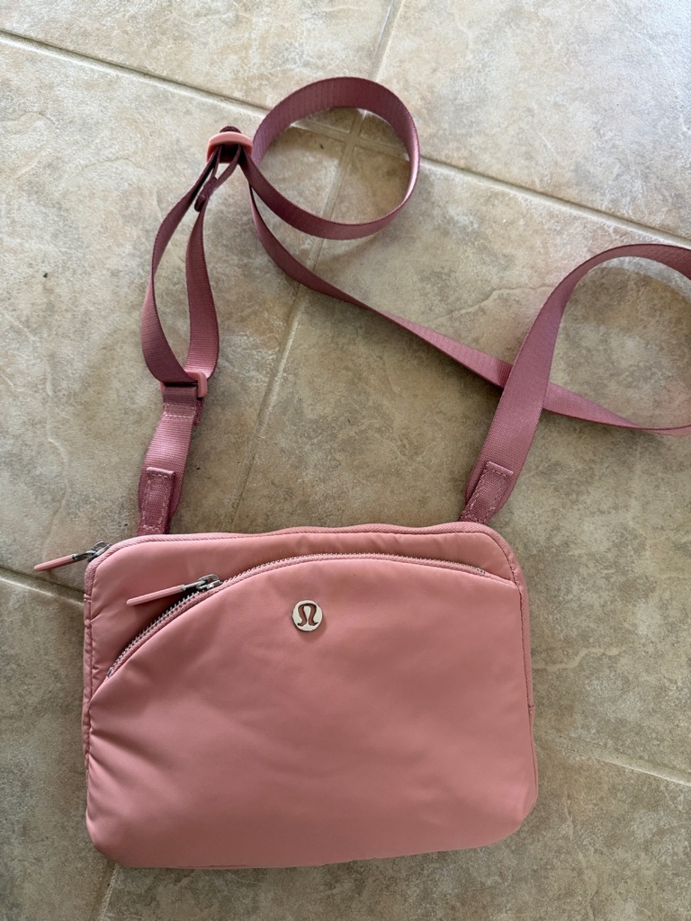 lululemon athletica Curved Line Crossbody Bag - Adjustable Strap - Picture 3 of 10